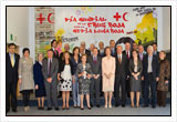 S. M. la Reina Sofia i el President de Creu Roja Espanyola amb els condecorats del Dia Mundial de Creu Roja 2011