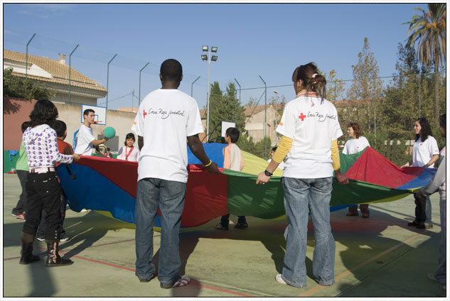 Els voluntaris de la Creu Roja Joventut sn els encarregats de realitzar les activitats a les Escoles d'Estiu.